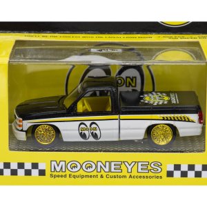 画像2: 【CHASE】1/64 M2 Machines x MOONEYES 1990 Chevrolet C1500 Silverado