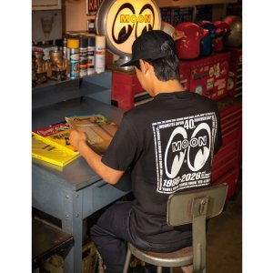 画像2: MOONEYES 40th Anniv. アイシェイプ ロゴ Tシャツ