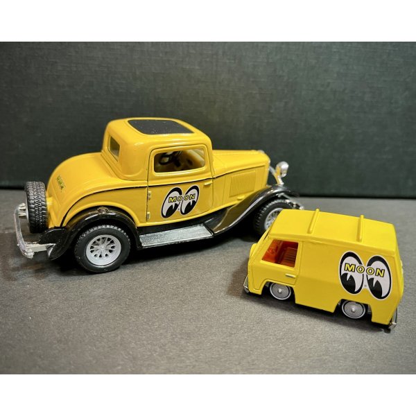 【メーカー包装済】 1/64 ダイキャスト デカール MOONEYES 2 アソート(水貼り) 自動車