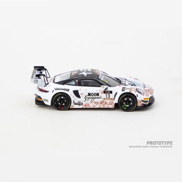 画像3: 1/64 TARMAC x MOONEYES Porsche 911 GT3 R Suzuka 1,000km (3)